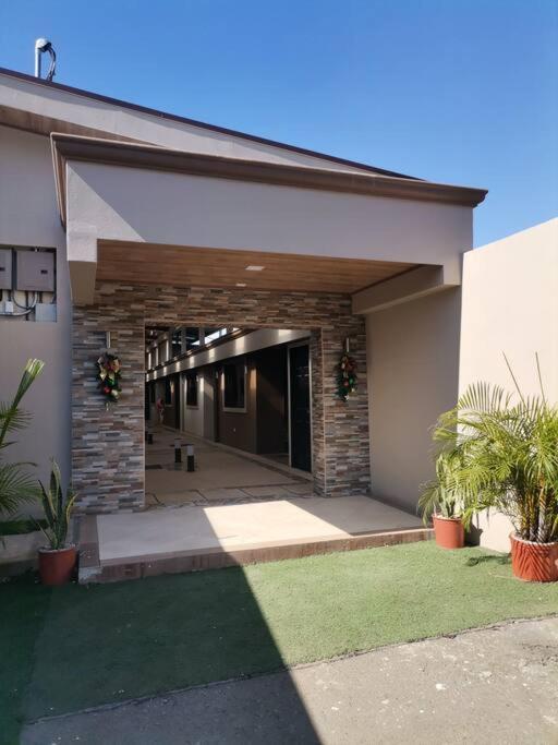 Orange Apartment 5 Min Aeropuerto Juan Santamaria Alajuela Exterior photo